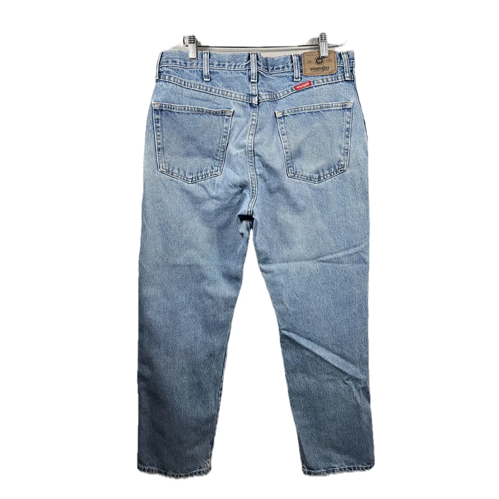 Wrangler Authentic Mens 35x30 Regular Fit Light Wash Denim Jeans